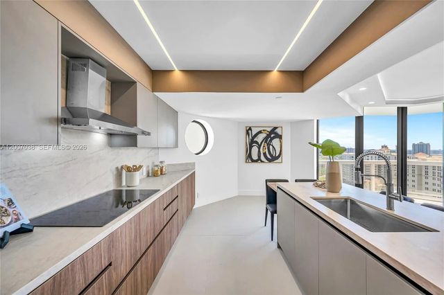20185 E Country Club Drive #1904, Aventura