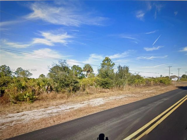 966 Jaguar Boulevard, Lehigh Acres