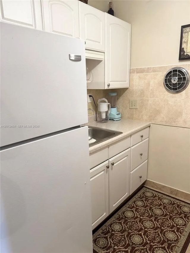 4 of 31 - 900 Atlantic Shores Boulevard #220, Hallandale Beach, FL