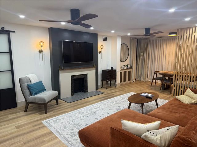 3700 Oaks Clubhouse Drive #103, Pompano Beach