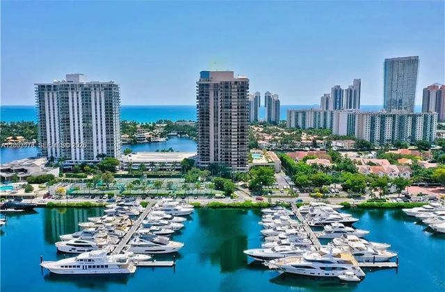 2 of 13 - 19667 Turnberry Way #18d, Aventura, FL