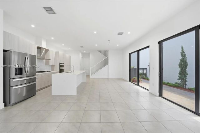 4 of 58 - 4356 Nw 80th Avenue, Doral, FL