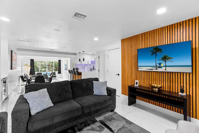 2 of 36 - 1010 Sw 32nd Street, Fort Lauderdale, FL