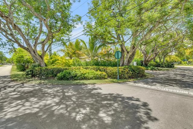 3 of 70 - 6200 Sw 118th Street, Pinecrest, FL