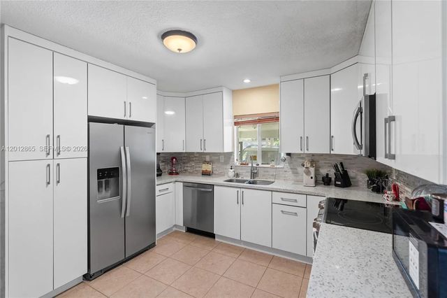 5300 Nw 30th Place, Miami