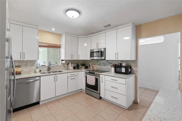 3 of 34 - 5300 Nw 30th Place, Miami, FL