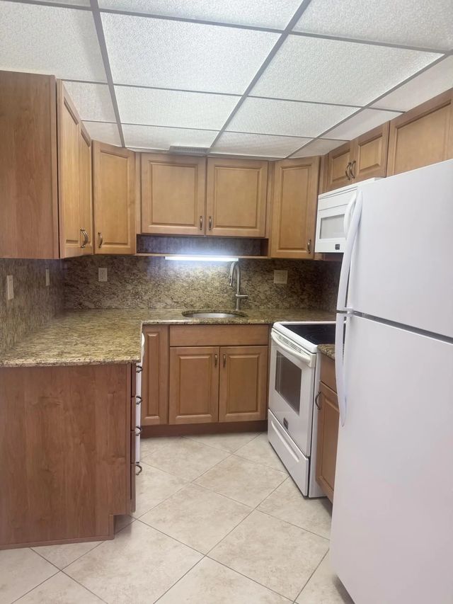3 of 14 - 2381 Sunset Avenue #117, Lake Worth Beach, FL