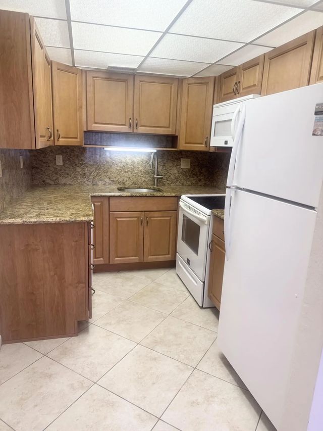 4 of 14 - 2381 Sunset Avenue #117, Lake Worth Beach, FL