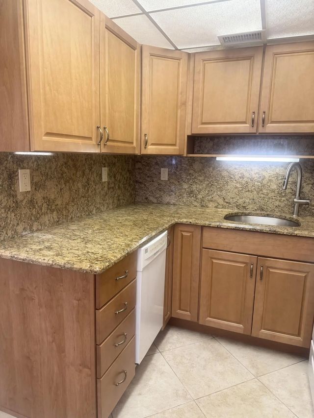5 of 14 - 2381 Sunset Avenue #117, Lake Worth Beach, FL