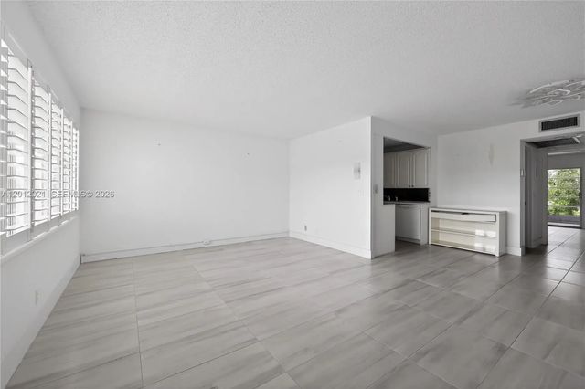 5 of 17 - 3023 Cambridge B #3023, Deerfield Beach, FL