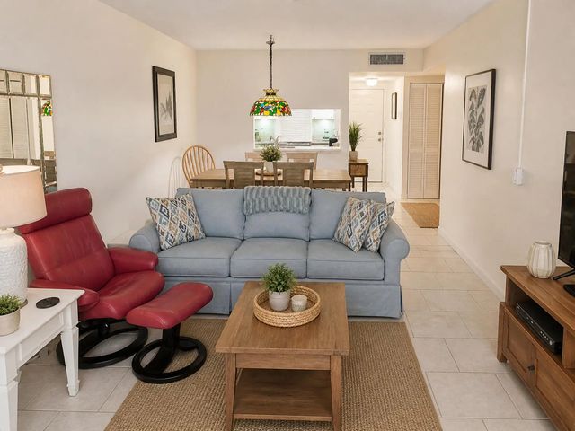 2 of 8 - 2841 Somerset Drive #107, Lauderdale Lakes, FL