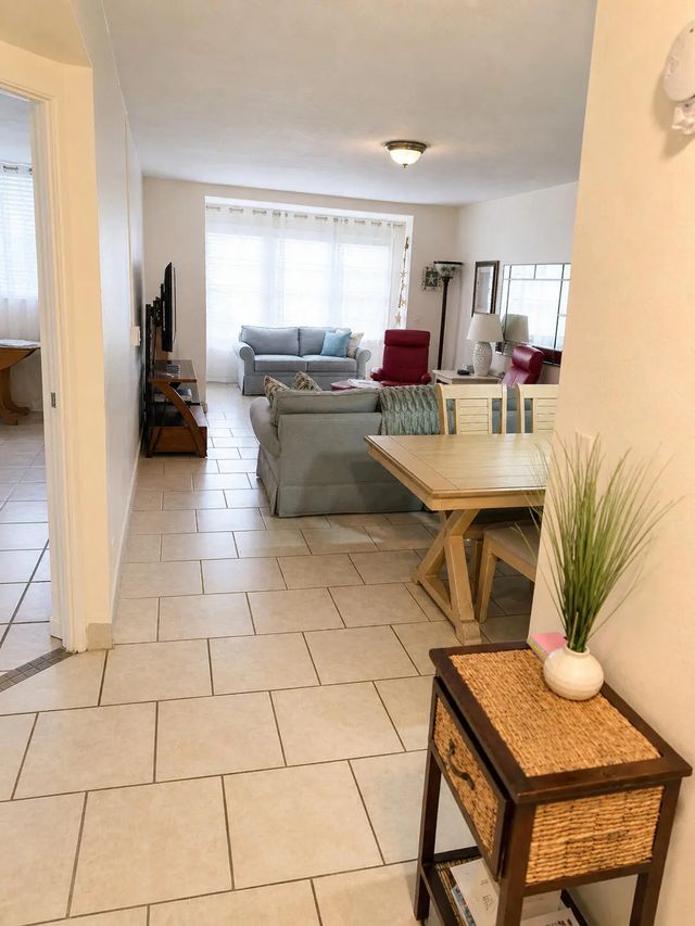 4 of 8 - 2841 Somerset Drive #107, Lauderdale Lakes, FL