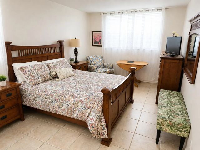 5 of 8 - 2841 Somerset Drive #107, Lauderdale Lakes, FL