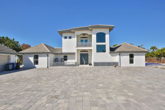 7816 Sanderling Road, Sarasota