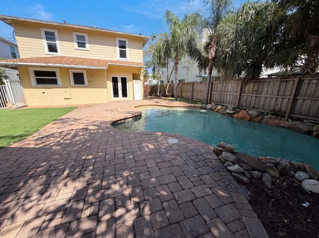 5 of 31 - 207 S Ocean Breeze, Lake Worth Beach, FL