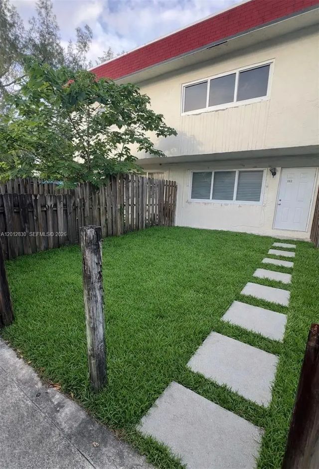 1560 Ne 151st Street #102, Miami