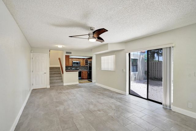 4 of 22 - 4260 Village Drive #d, Delray Beach, FL