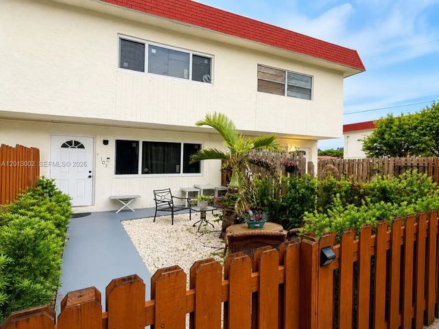 1520 Ne 151st Street #103, Miami