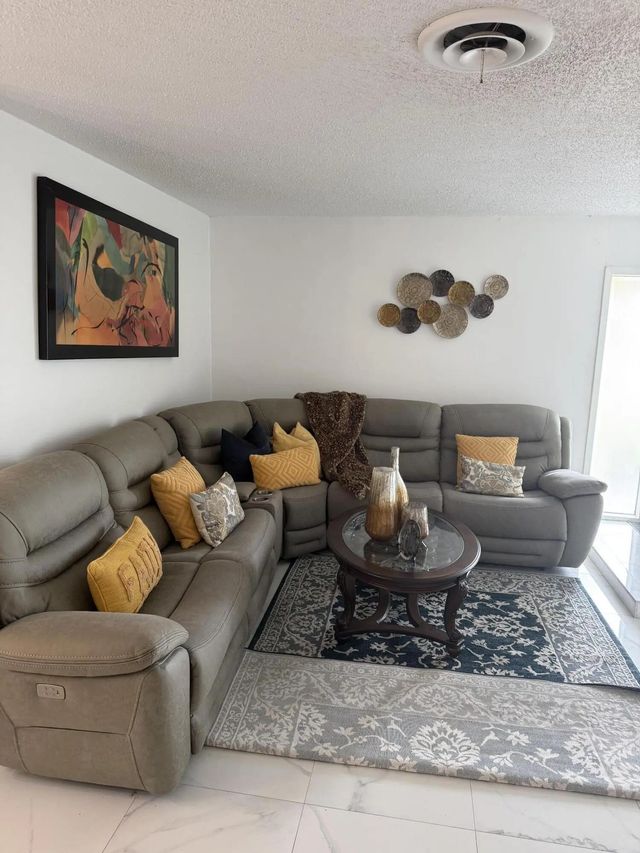 3 of 17 - 4150 Nw 26th Street, Lauderhill, FL