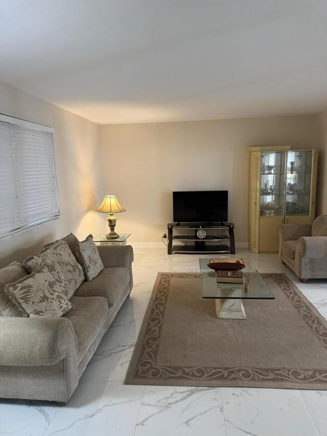 4 of 17 - 4150 Nw 26th Street, Lauderhill, FL