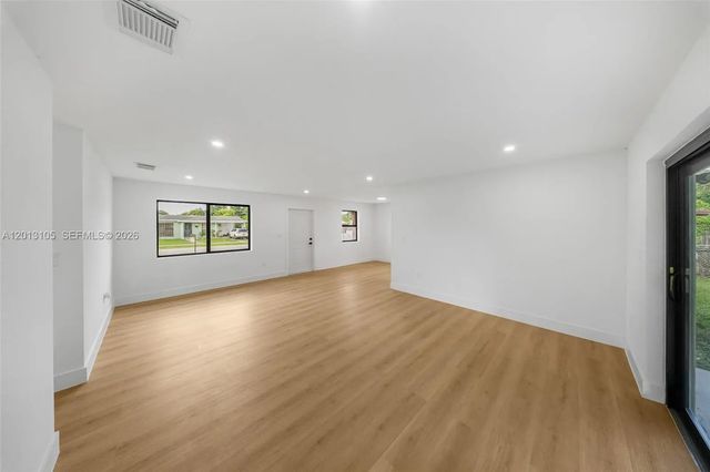 4 of 31 - 291 Nw 184th Terrace, Miami Gardens, FL
