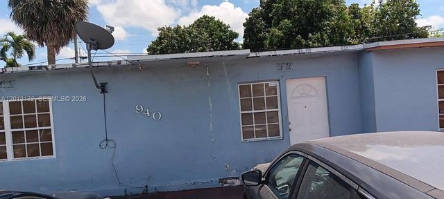 940 E 9th Place, Hialeah