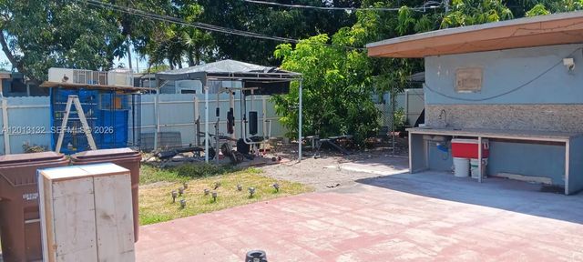 3 of 5 - 940 E 9th Place, Hialeah, FL