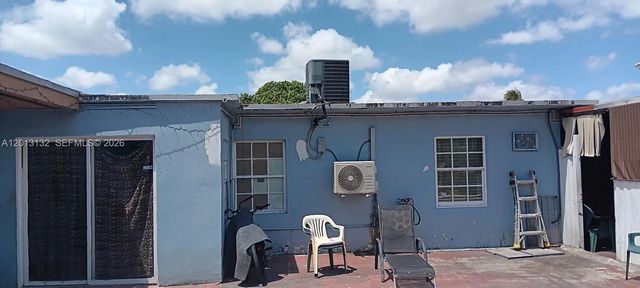 4 of 5 - 940 E 9th Place, Hialeah, FL