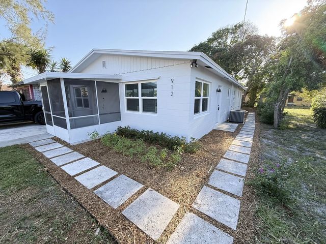 912 Se Tarpon Avenue, Stuart