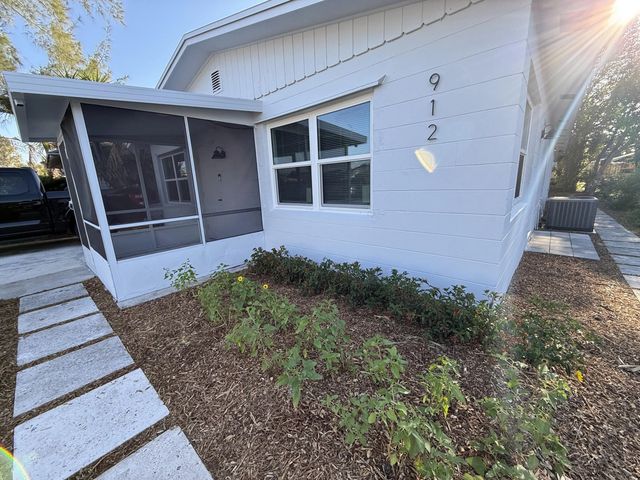 2 of 31 - 912 Se Tarpon Avenue, Stuart, FL