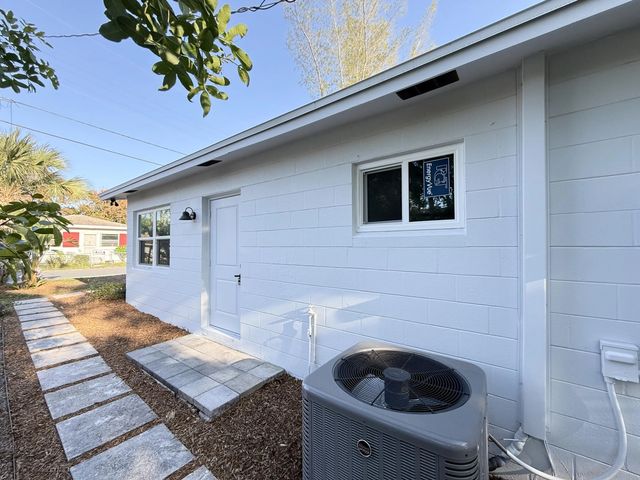 3 of 31 - 912 Se Tarpon Avenue, Stuart, FL