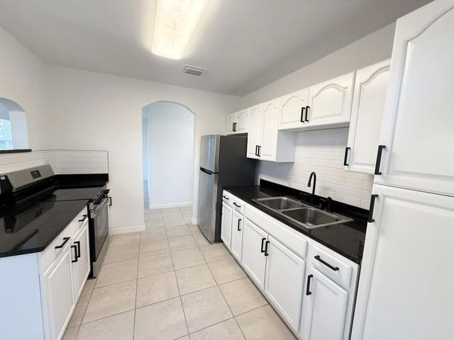 4 of 31 - 912 Se Tarpon Avenue, Stuart, FL