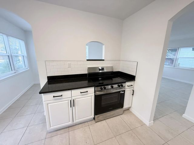 5 of 31 - 912 Se Tarpon Avenue, Stuart, FL