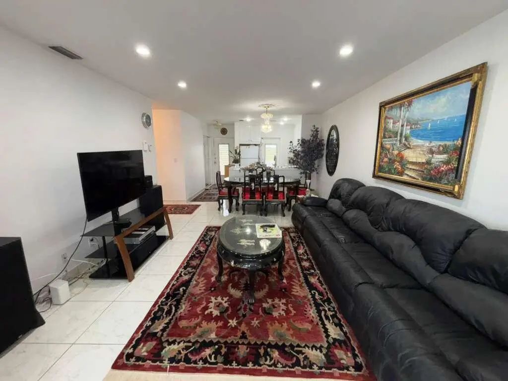 4706 Nw 36th Street #605, Lauderdale Lakes