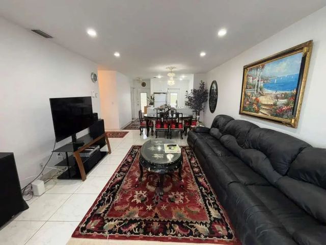 4706 Nw 36th Street #605, Lauderdale Lakes