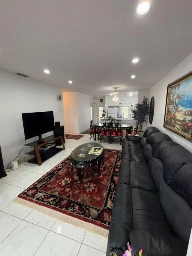 3 of 15 - 4706 Nw 36th Street #605, Lauderdale Lakes, FL