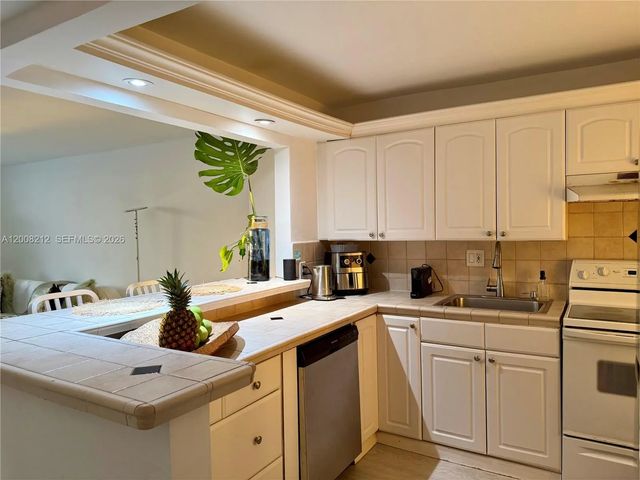 5 of 29 - 7928 West Drive #307, North Bay Village, FL