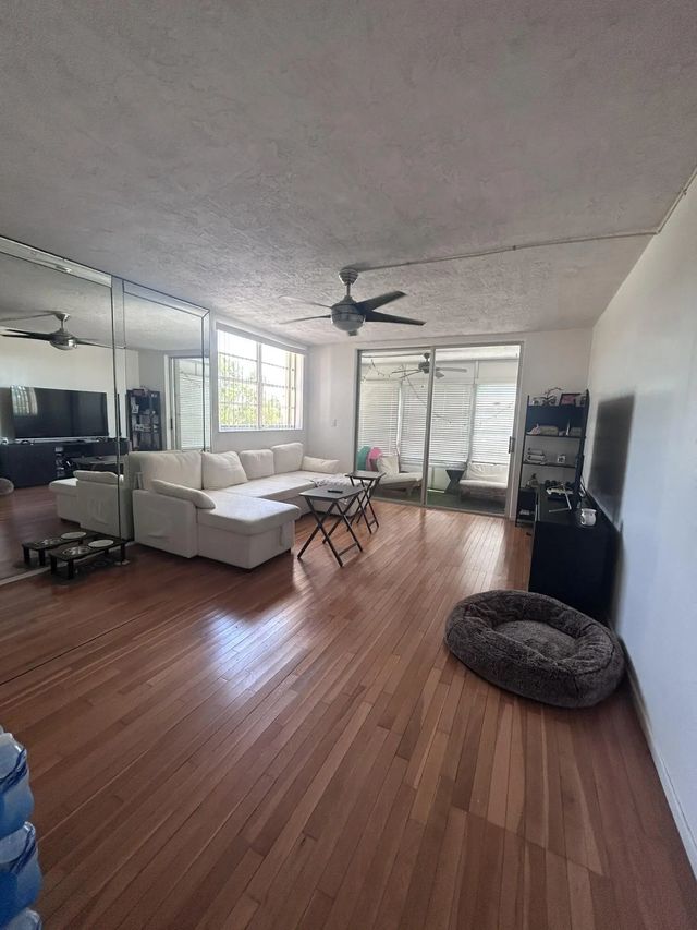 7300 Nw 17th Street #402, Plantation