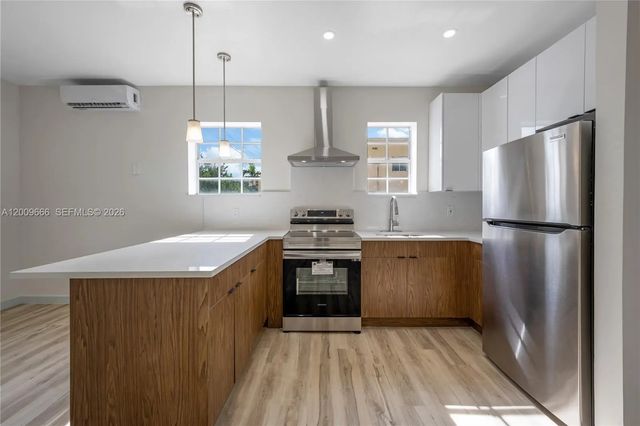 3 of 8 - 1132 Nw 3rd Street, Miami, FL