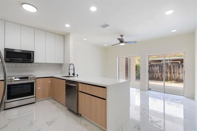4 of 32 - 7978 Nw 200th Street, Hialeah, FL