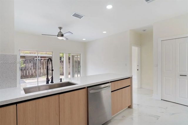 5 of 32 - 7978 Nw 200th Street, Hialeah, FL