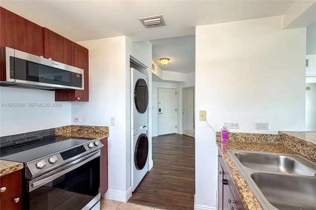 4 of 16 - 2600 Sw 27th Avenue #902, Miami, FL