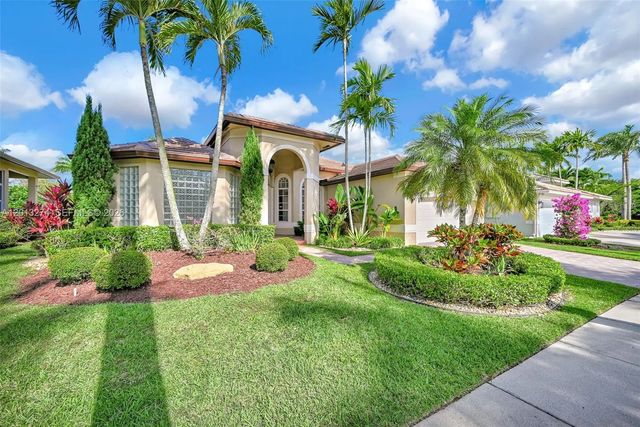 2553 Jardin Manor, Weston