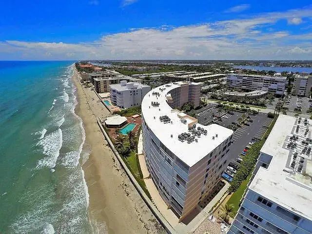 4 of 6 - 3590 S Ocean Boulevard #207, South Palm Beach, FL