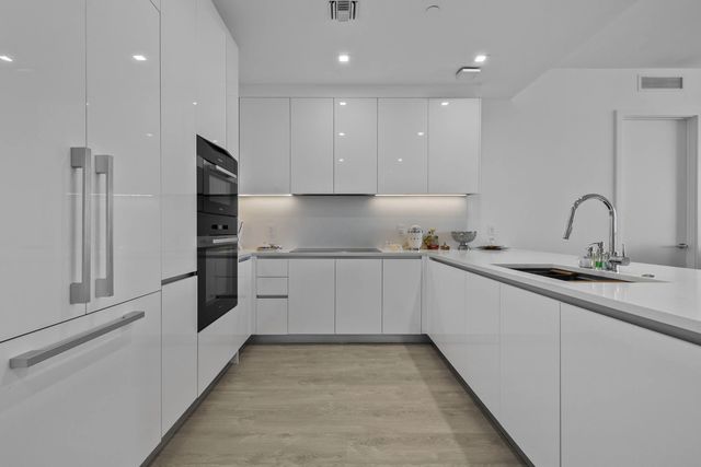 4 of 38 - 220 Lake Shore Drive #1913, Lake Park, FL