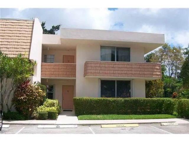 2 of 35 - 4031 N Cypress Drive #101, Pompano Beach, FL