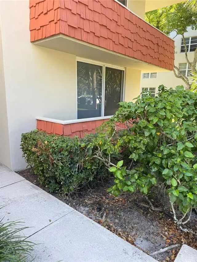 3 of 35 - 4031 N Cypress Drive #101, Pompano Beach, FL