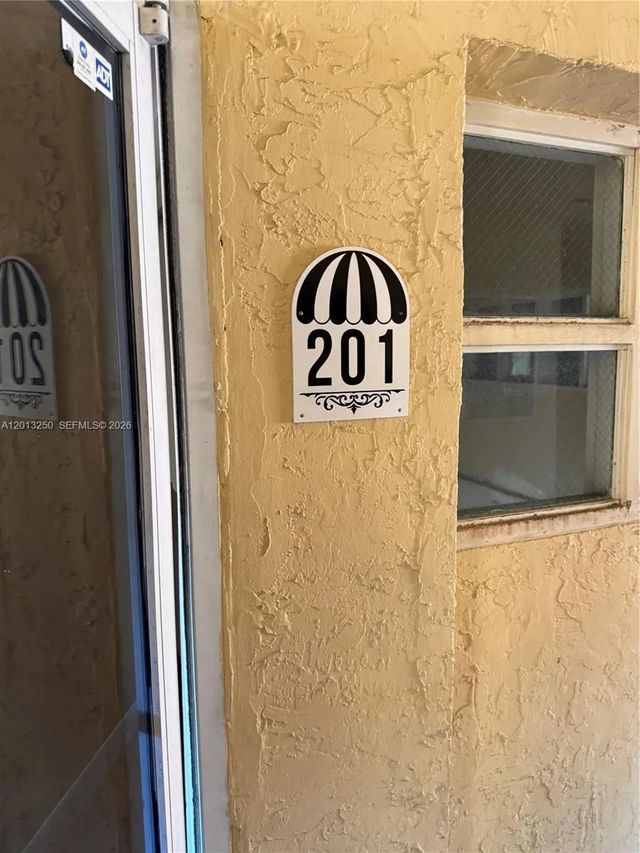 7400 Nw 7th Street #201, Miami