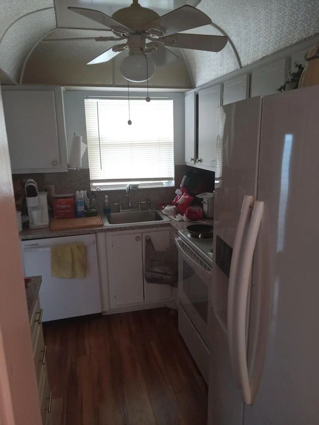 3 of 17 - 2901 E Sunrise Lakes Drive E #202, Sunrise, FL