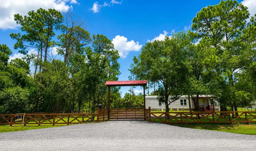 875 N Cabbage Palm Street, Clewiston